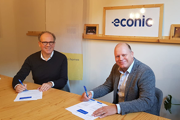Jan-Willem van Wensem (L), mede-directeur Econic, en Eric Groenewoud (R), projectadviseur Itho Daalderop