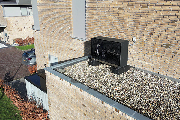 Amber op dak bestaande woning