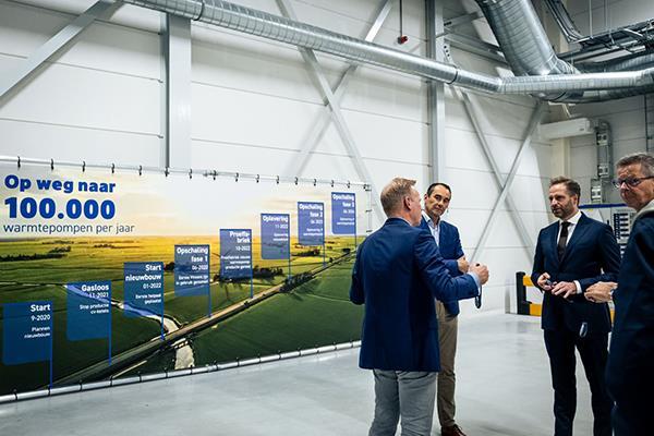 De Jonge en Terpstra worden bijgepraat over de te nemen stappen naar 100.000 warmtepompen per jaar.