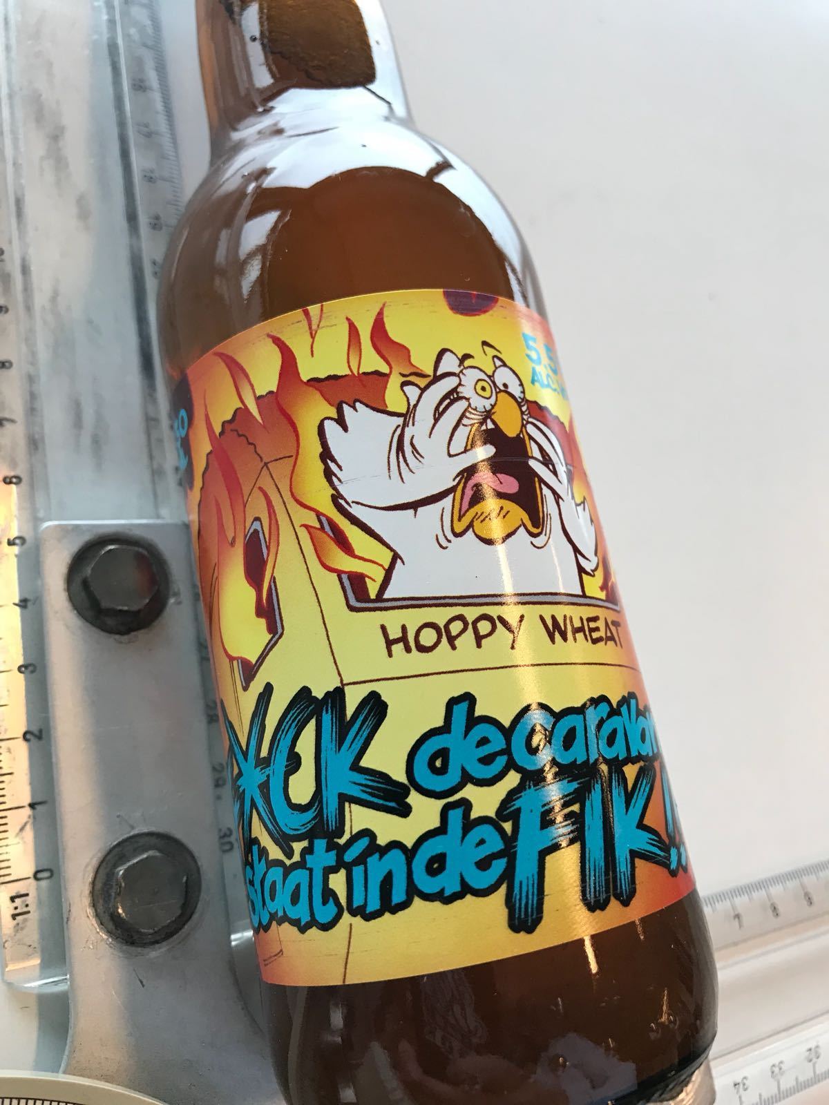 Fuck, de caravan staat in de fik!